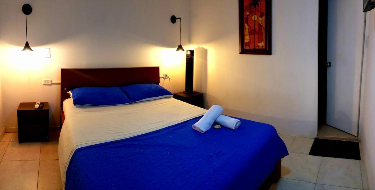 Tiger Hostel Medellín Extérieur photo