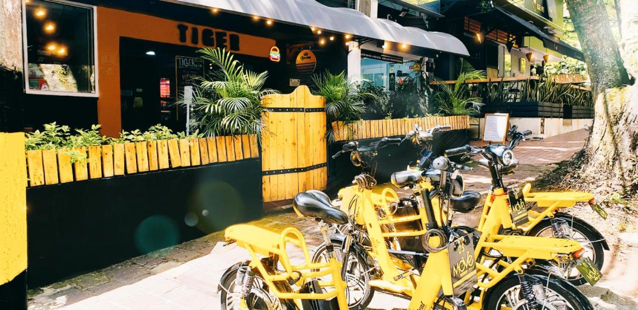 Tiger Hostel Medellín Extérieur photo