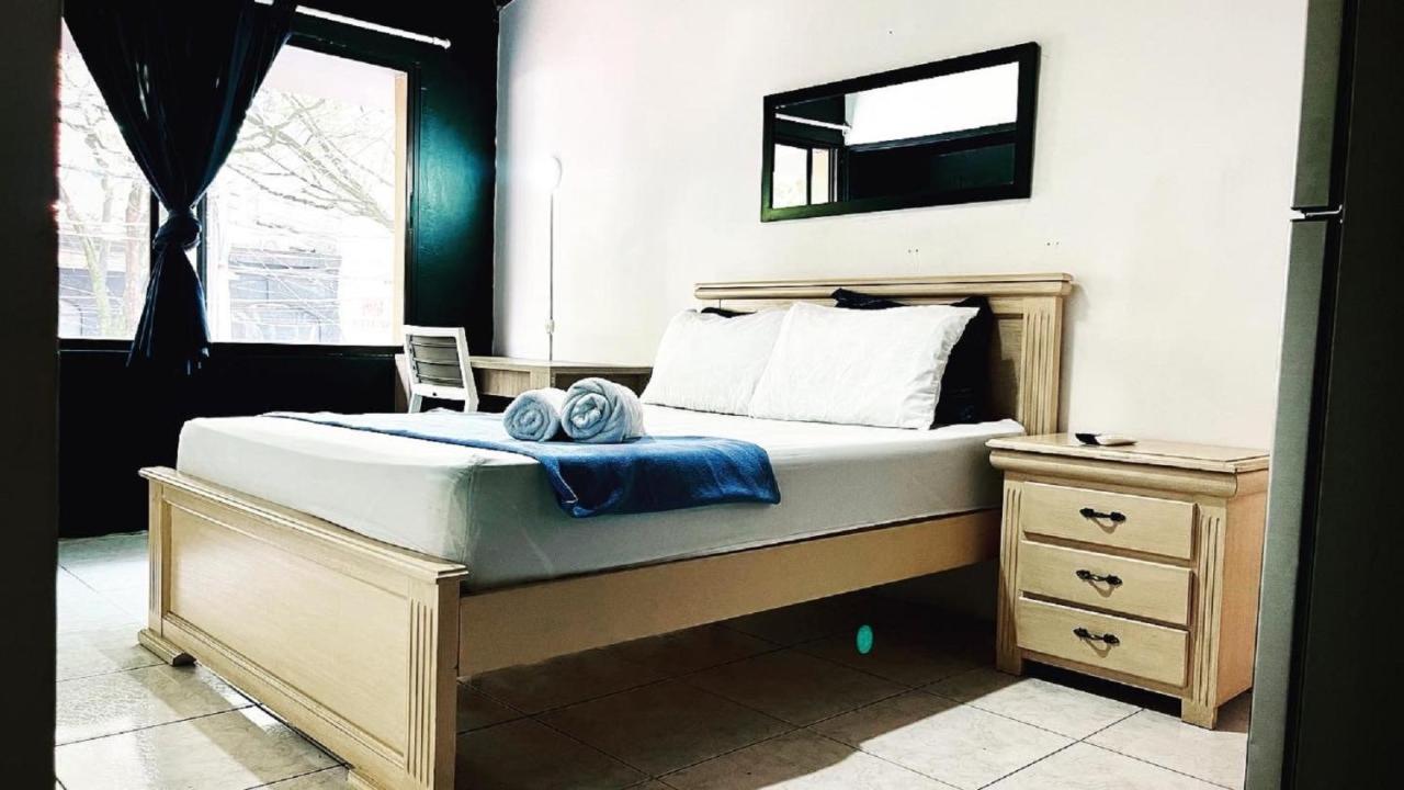 Tiger Hostel Medellín Extérieur photo