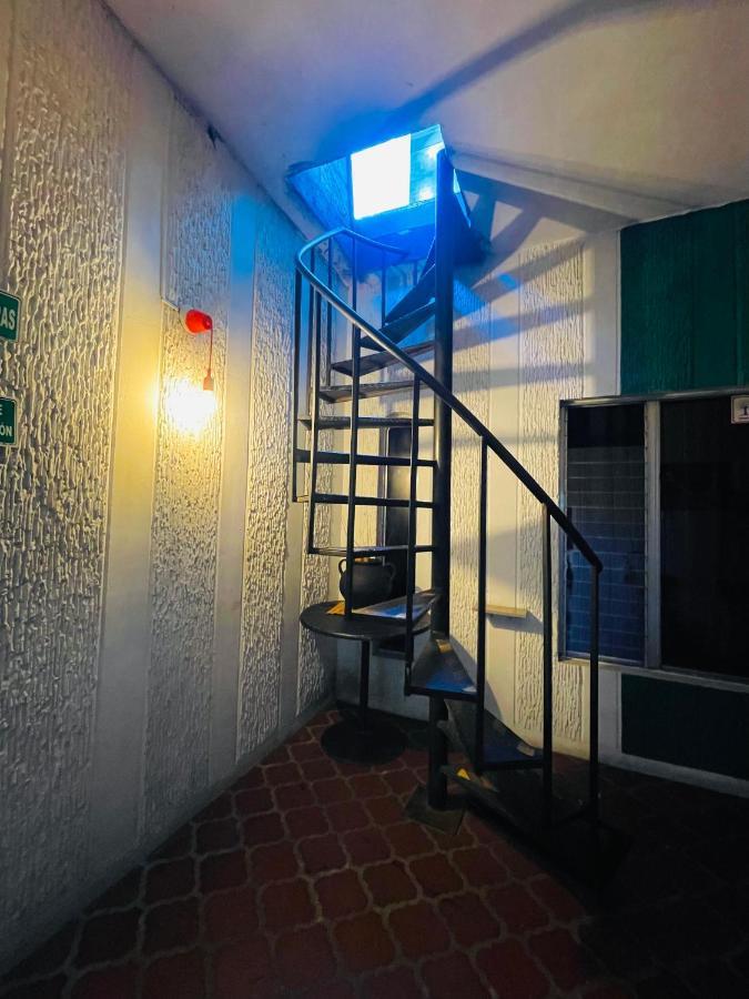 Tiger Hostel Medellín Extérieur photo