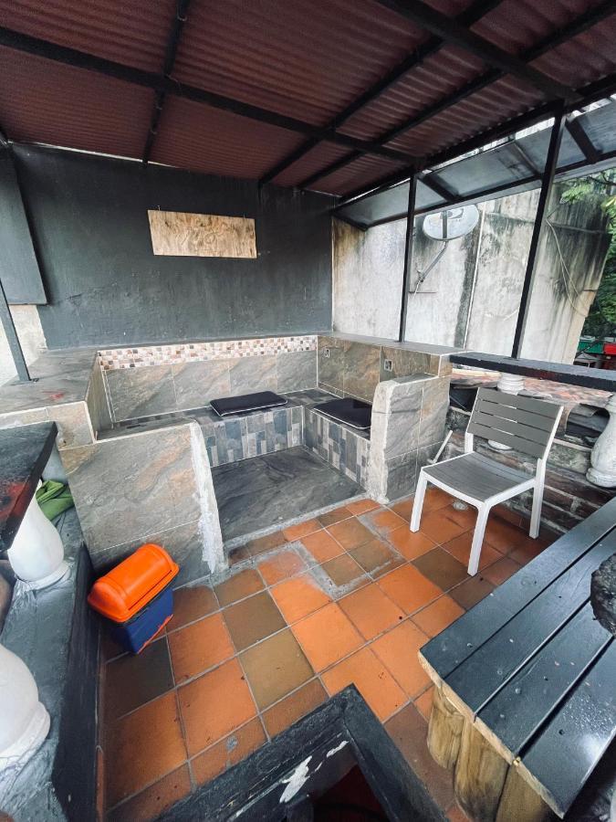 Tiger Hostel Medellín Extérieur photo